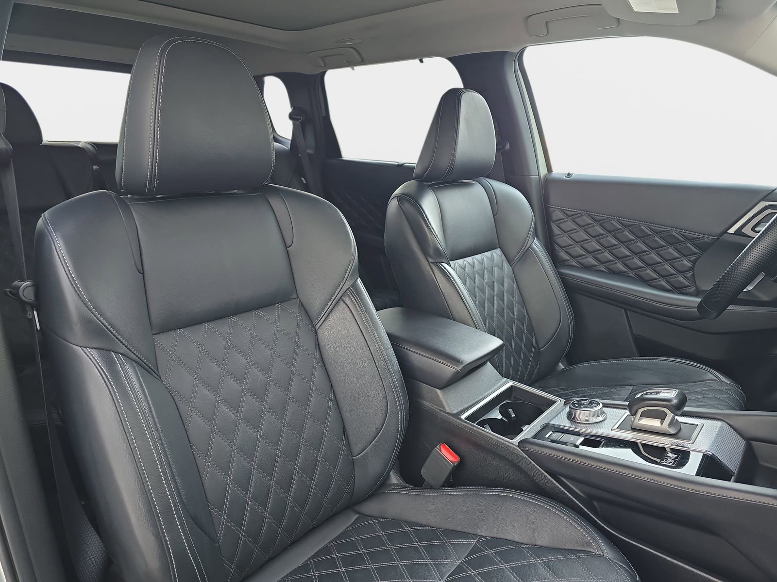 Used 2024 Mitsubishi Outlander SEL image 12