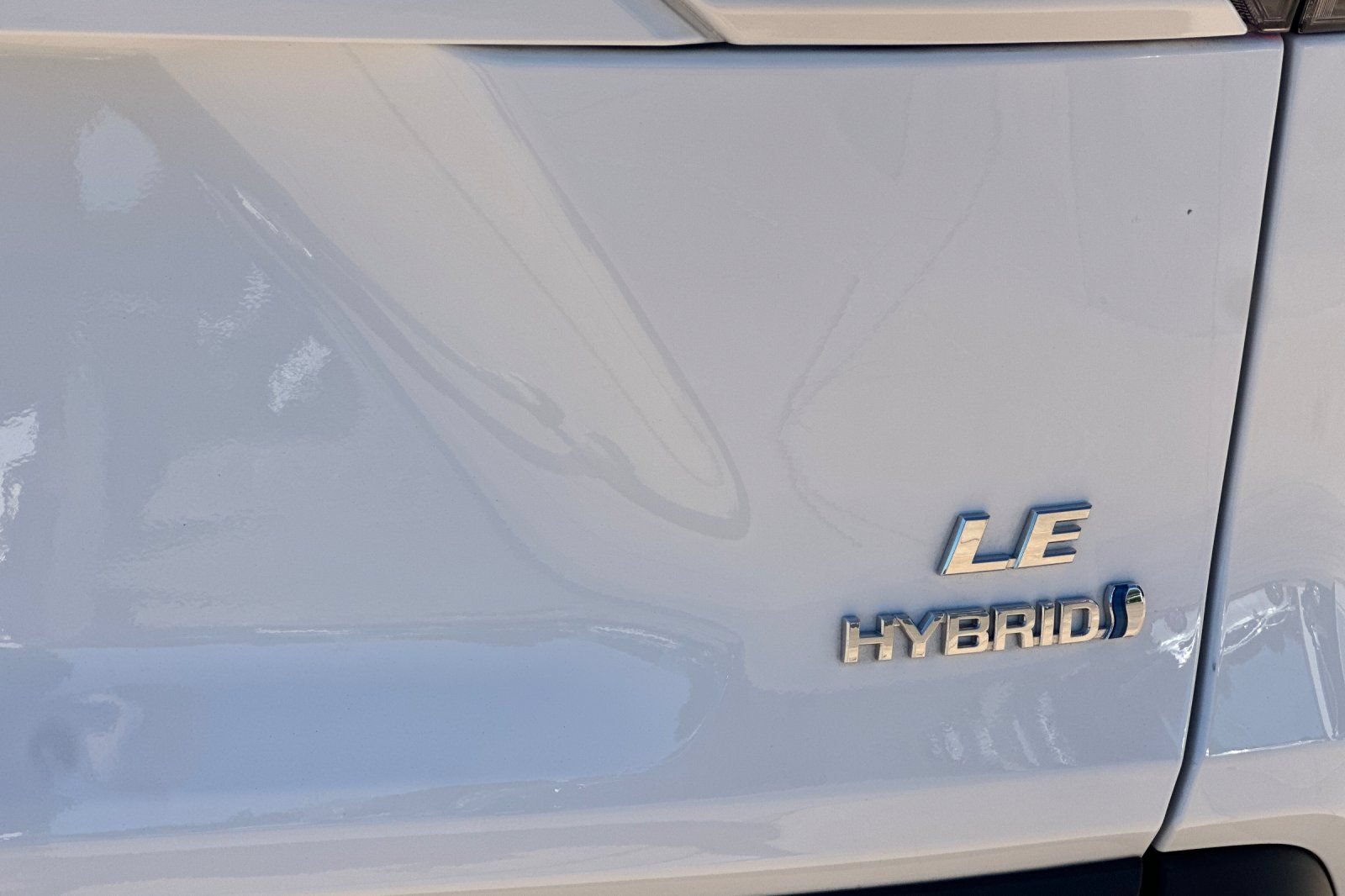 Used 2024 Toyota RAV4 LE AWD/4WD image 32