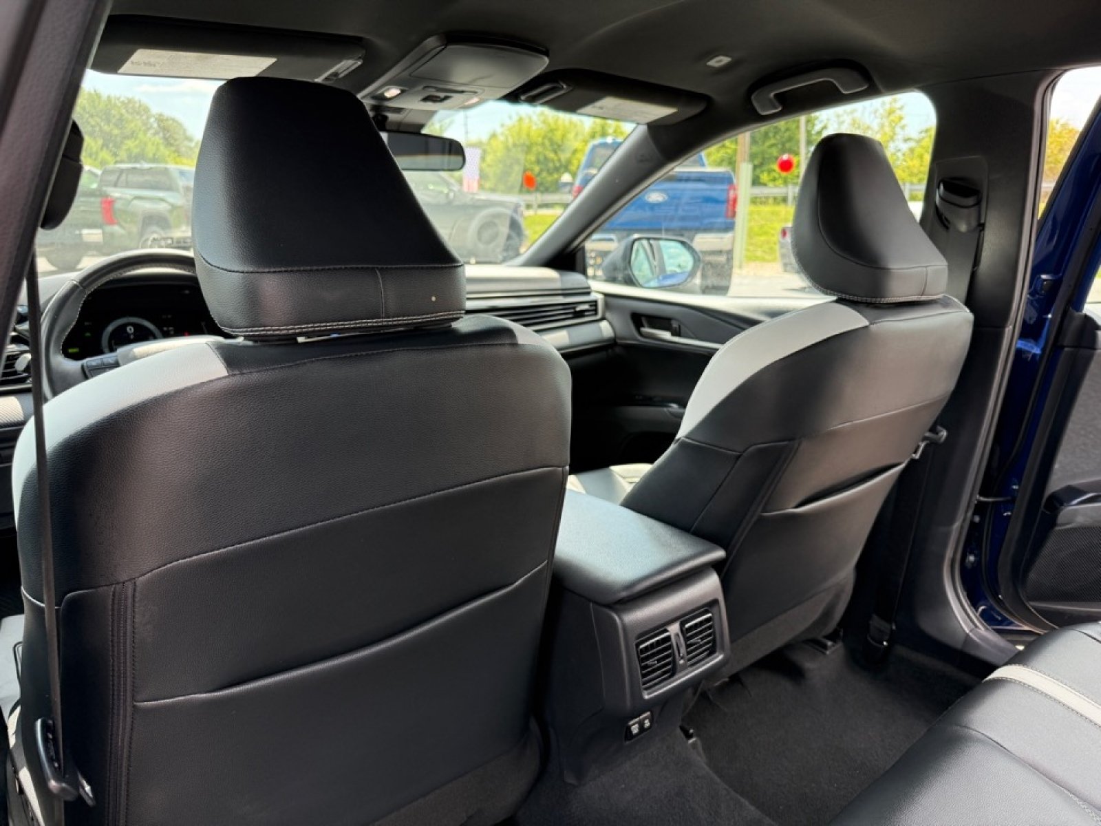 Used 2025 Toyota Camry SE FWD image 31