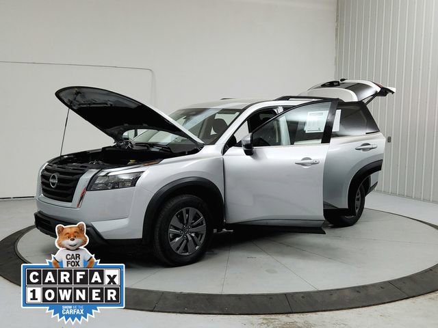 Used 2025 Nissan Pathfinder SV image 11