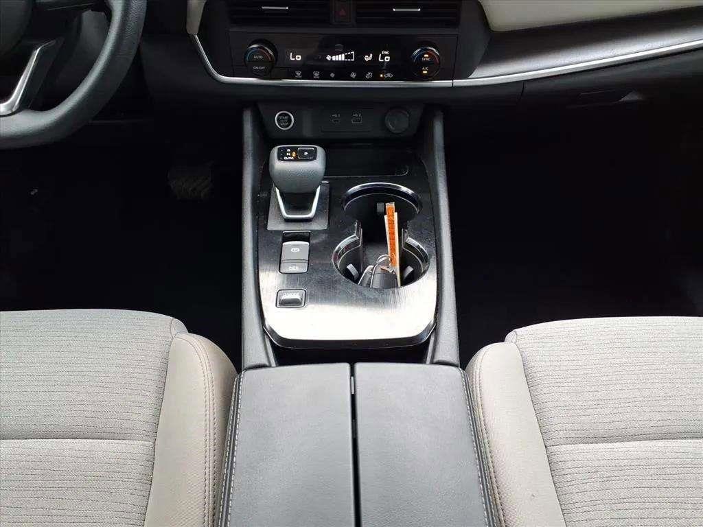 Used 2023 Nissan Rogue SV image 11