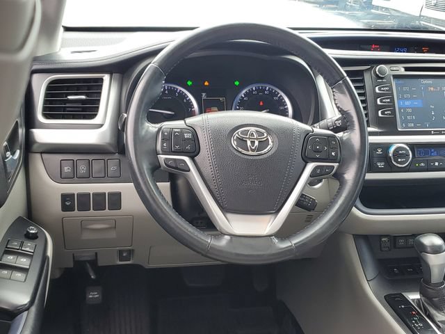 Used 2018 Toyota Highlander XLE w/ Protection Package #3 AWD/4WD image 12