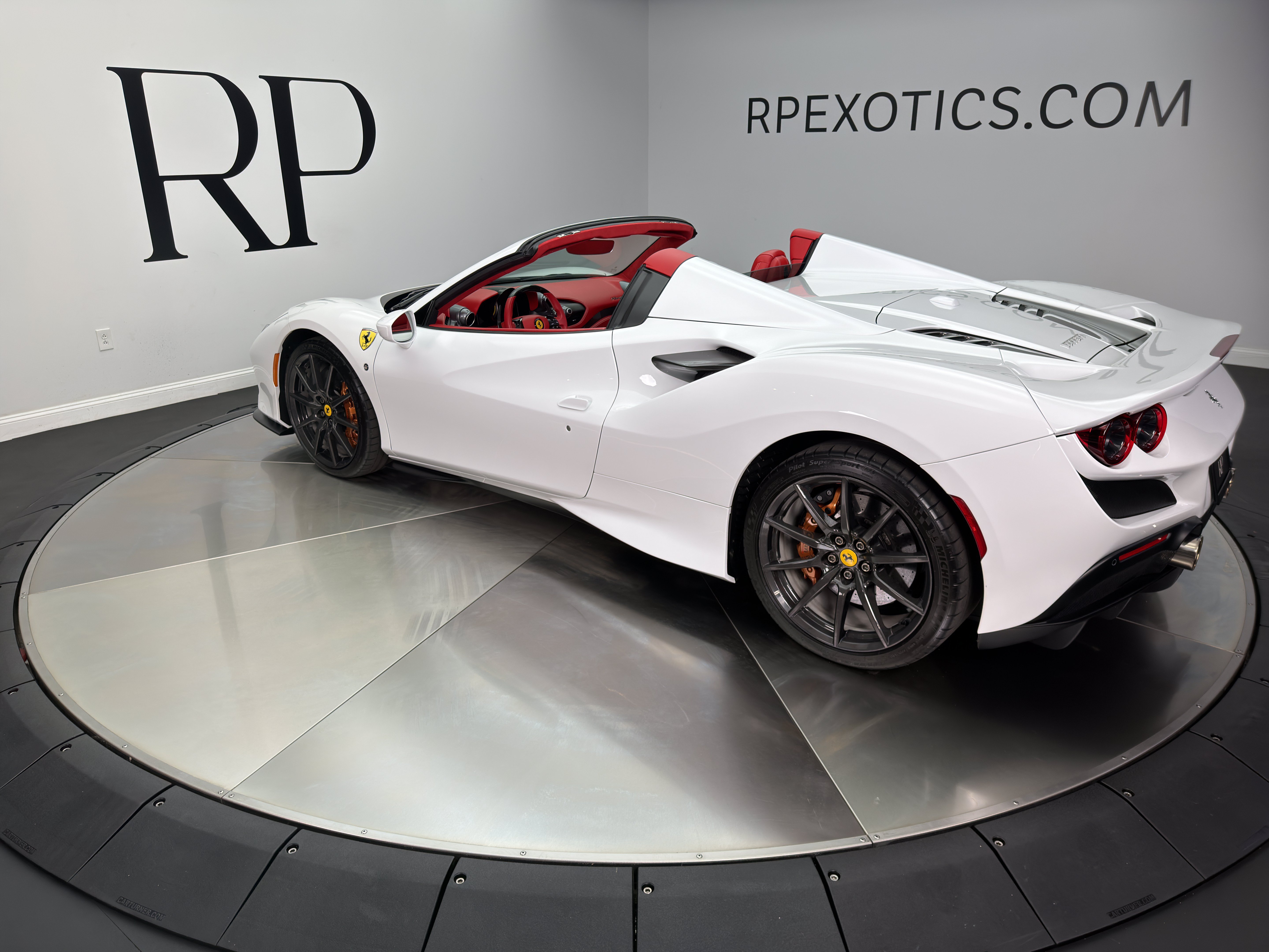 Used 2023 Ferrari F8 Tributo RWD image 7