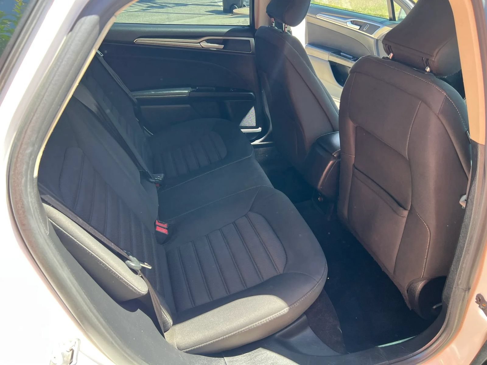 Used 2017 Ford Fusion SE FWD image 11