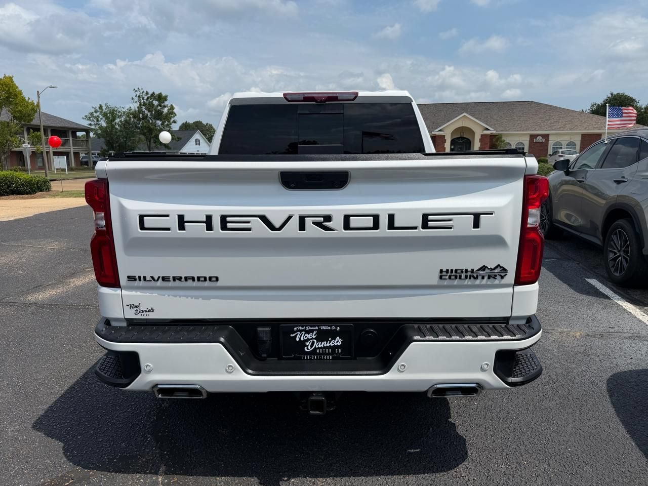 Used 2023 Chevrolet Silverado 1500 High Country w/ High Country Premium Package AWD/4WD image 6