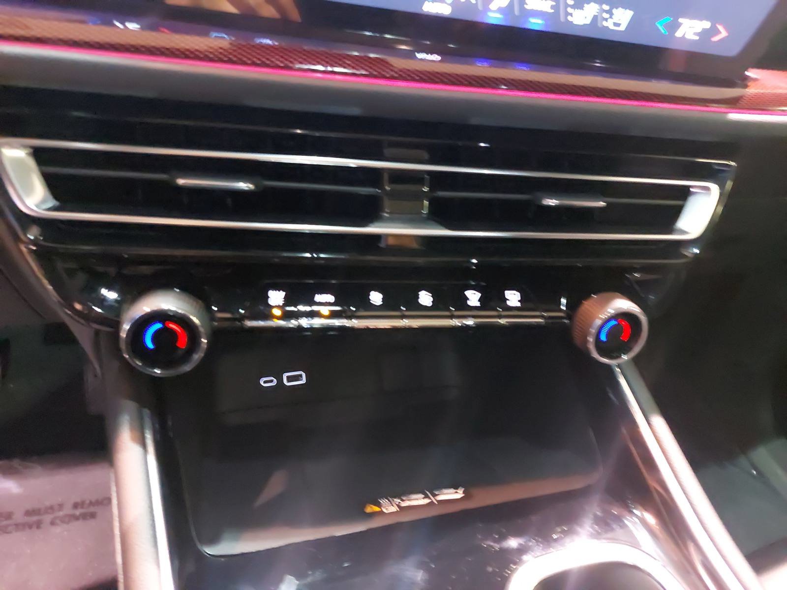 Used 2025 Chevrolet Traverse RS FWD image 20