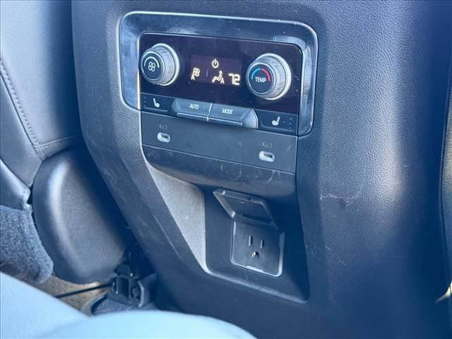 Used 2021 Chevrolet Suburban Z71 w/ Luxury Package image 12