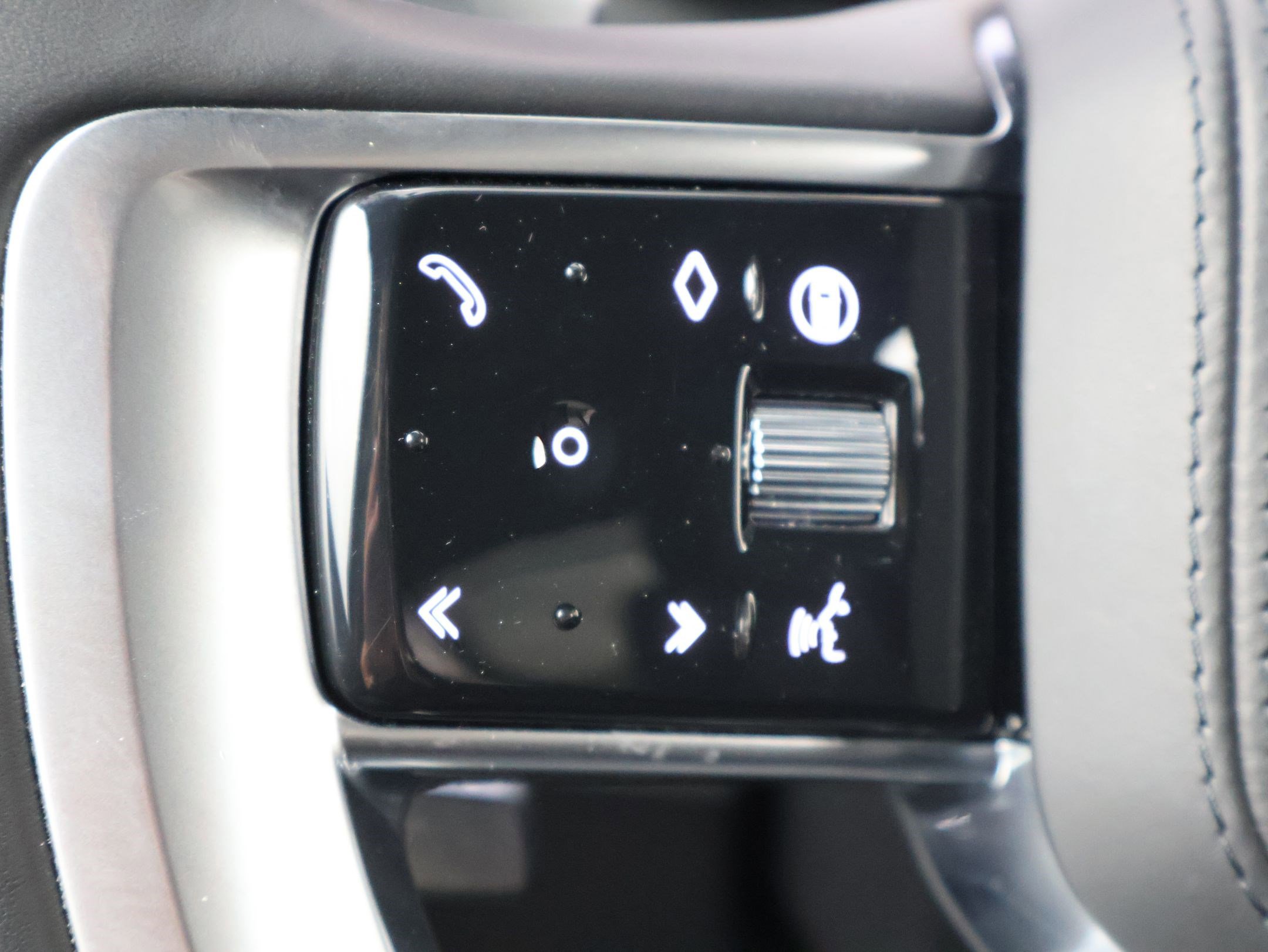 Certified 2024 Land Rover Range Rover Long Wheelbase SE image 16