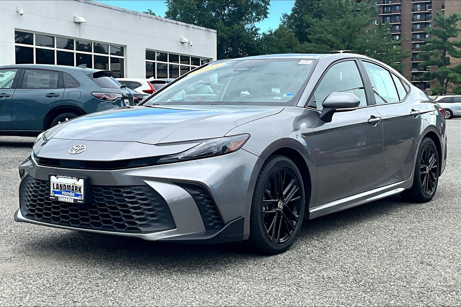 Used 2025 Toyota Camry SE FWD video 1