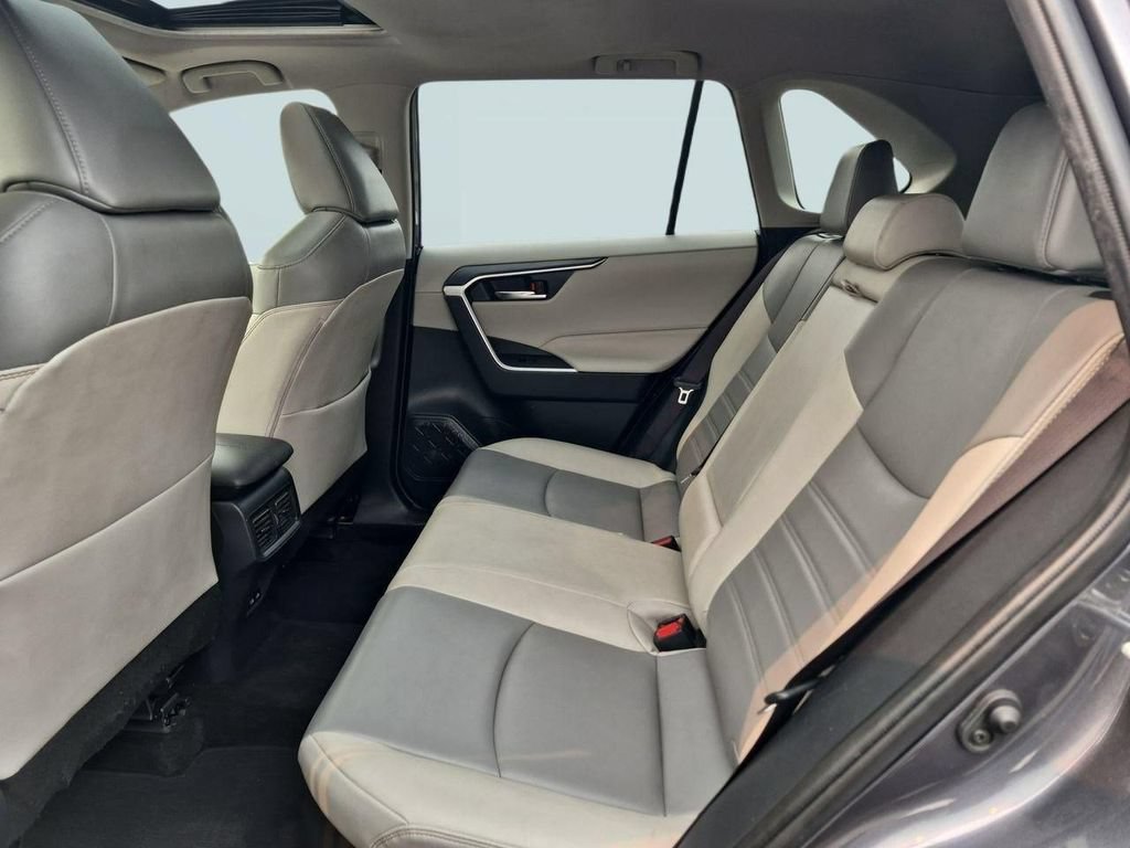 Used 2022 Toyota RAV4 XLE Premium AWD/4WD image 24