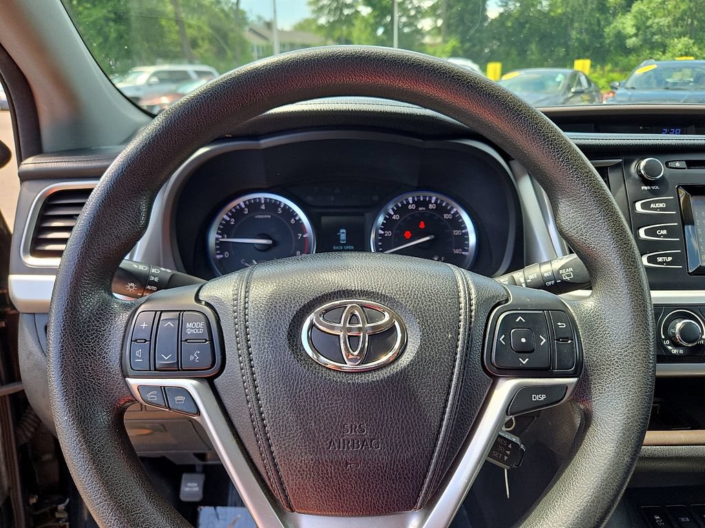 Used 2014 Toyota Highlander LE AWD/4WD image 20
