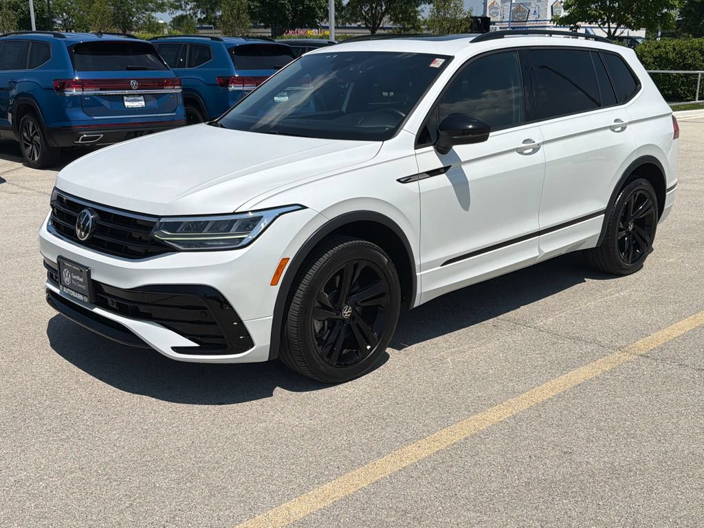 Certified 2023 Volkswagen Tiguan SE R-Line AWD/4WD image 3