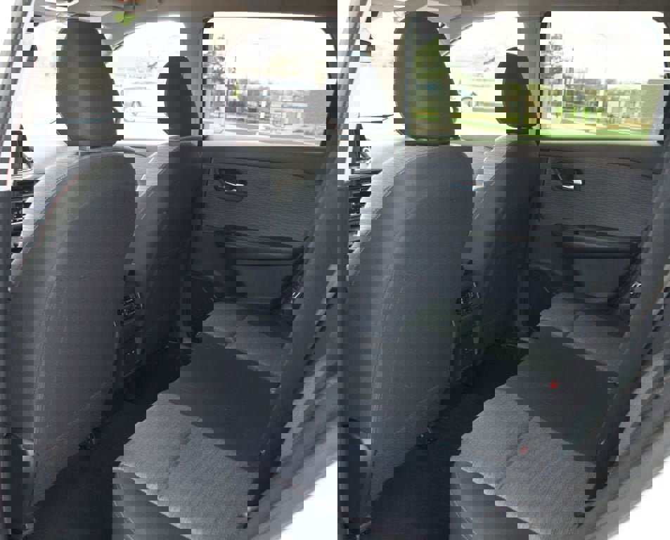 Used 2023 Nissan Rogue SV image 14