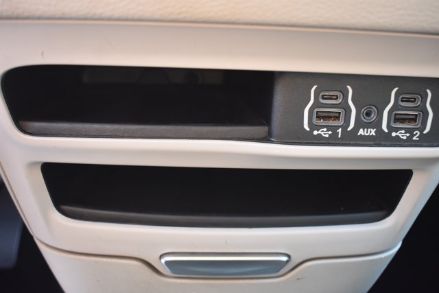 Used 2021 Chrysler Pacifica Touring-L AWD/4WD image 27