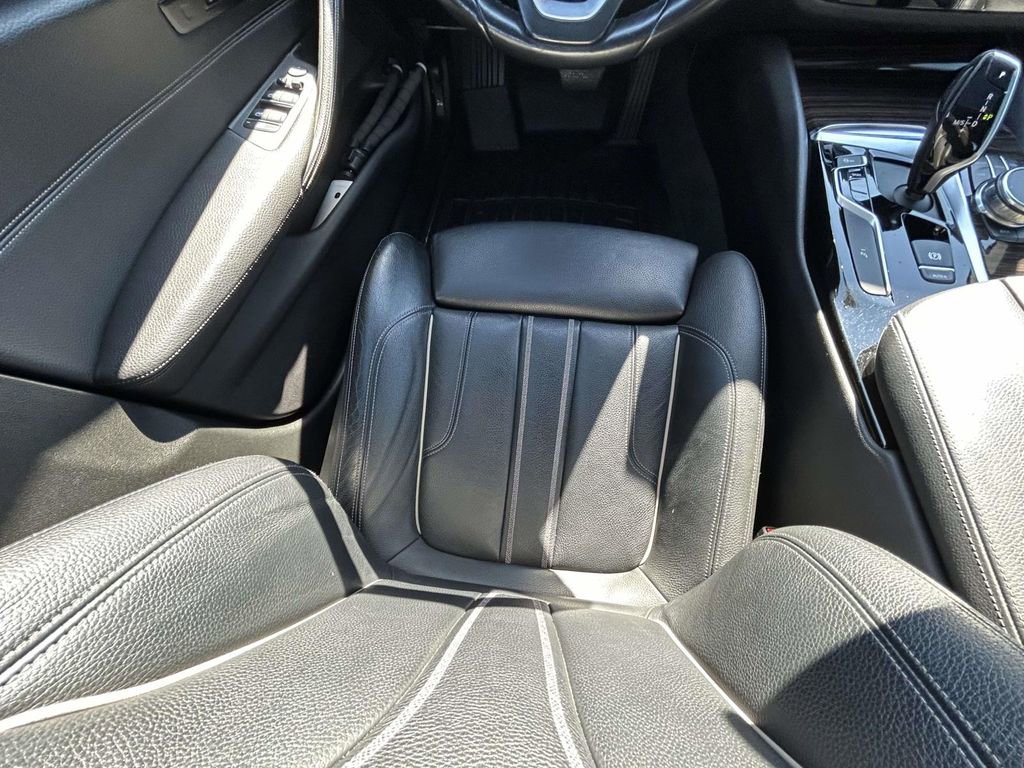Used 2018 BMW 530i w/ Premium Package image 14