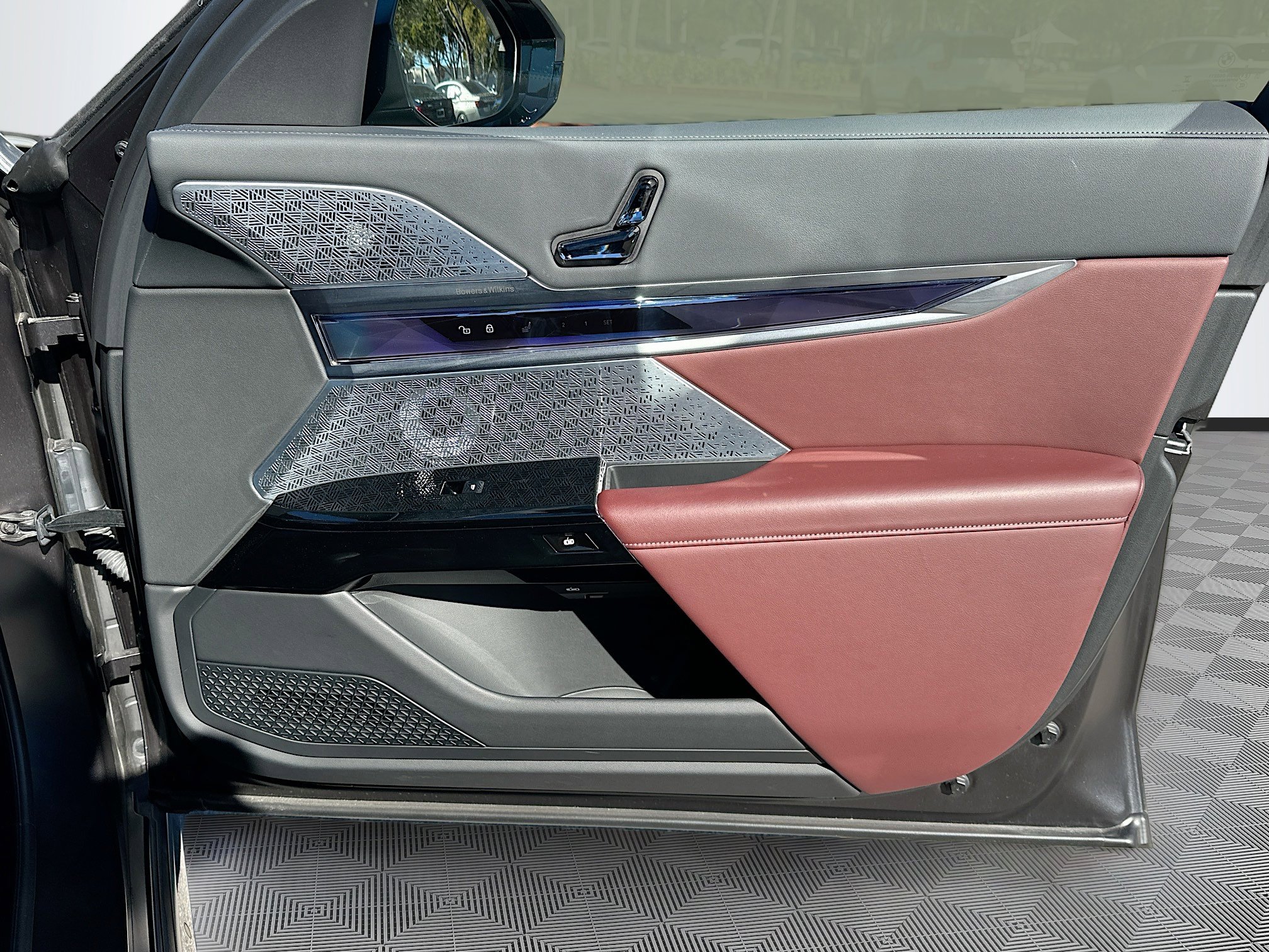 Certified 2024 BMW 760i xDrive w/ Executive Package image 64