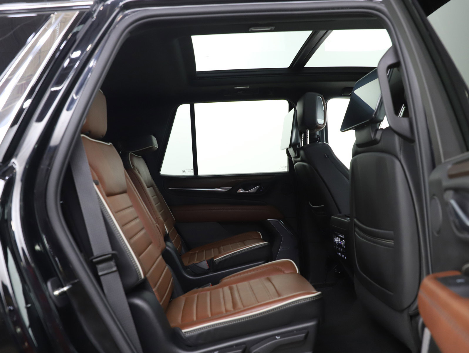 Used 2023 GMC Yukon Denali Ultimate image 13