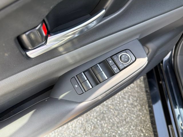 Used 2024 Toyota Prius XLE AWD/4WD image 12