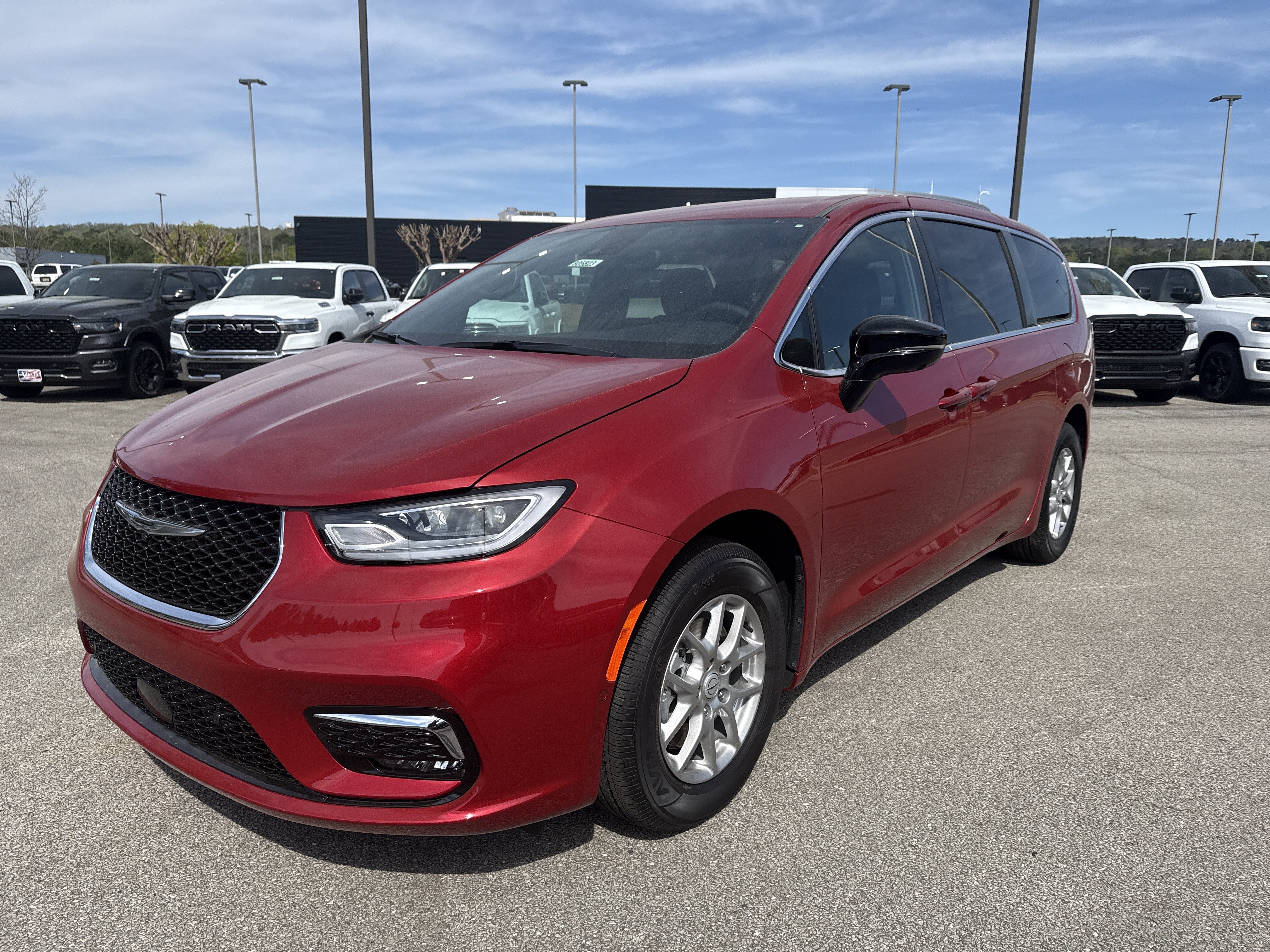 New 2026 Chrysler Pacifica Select FWD image 3