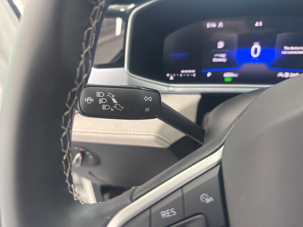 Certified 2025 Volkswagen Taos SE image 17