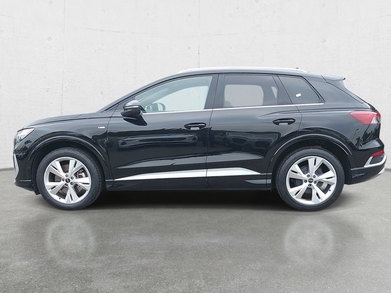 Certified 2023 Audi Q4 e-tron Premium Plus w/ Premium Plus AWD/4WD image 9