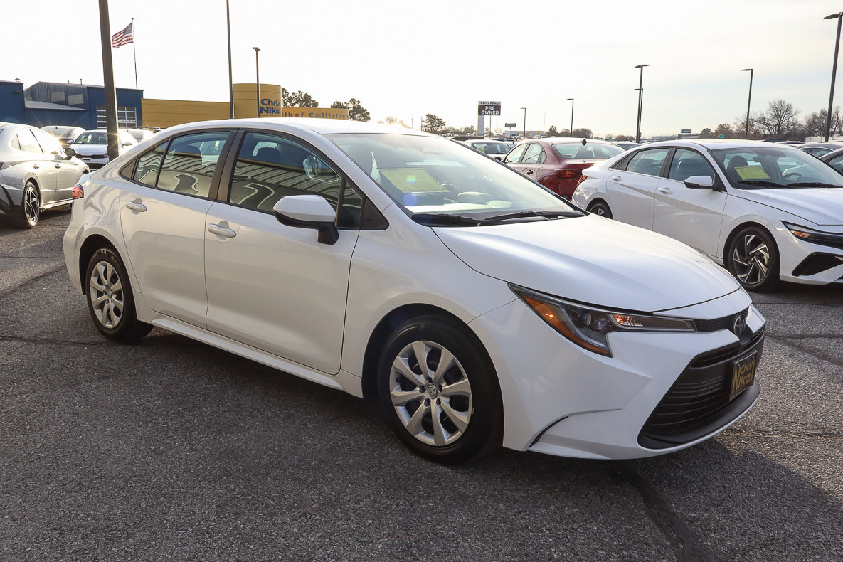 Used 2024 Toyota Corolla LE image 3