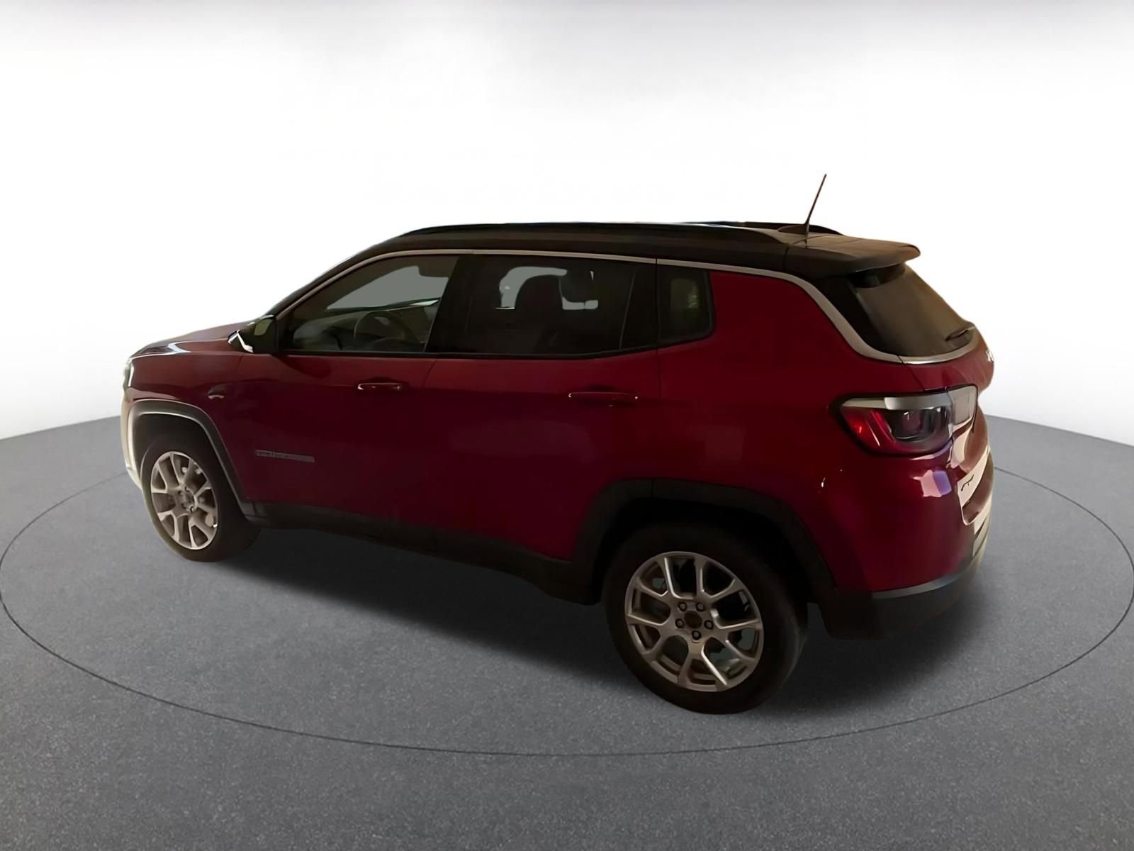 Used 2025 Jeep Compass Limited image 8