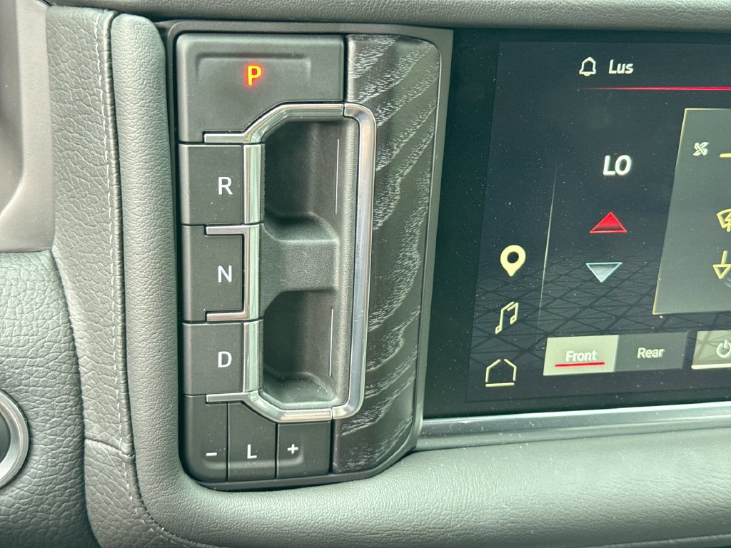 Used 2024 GMC Yukon XL Denali AWD/4WD image 23