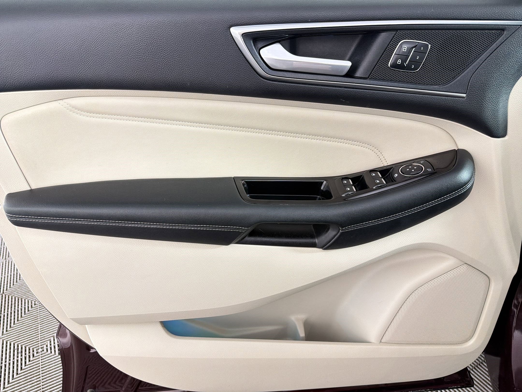 Used 2017 Ford Edge Titanium w/ Equipment Group 301A image 13