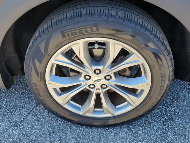 Used 2022 Ford Explorer XLT w/ Equipment Group 202A image 6