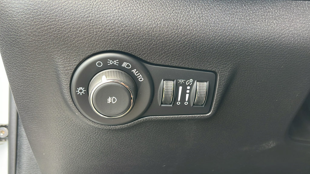 Used 2026 Jeep Compass Latitude AWD/4WD image 34