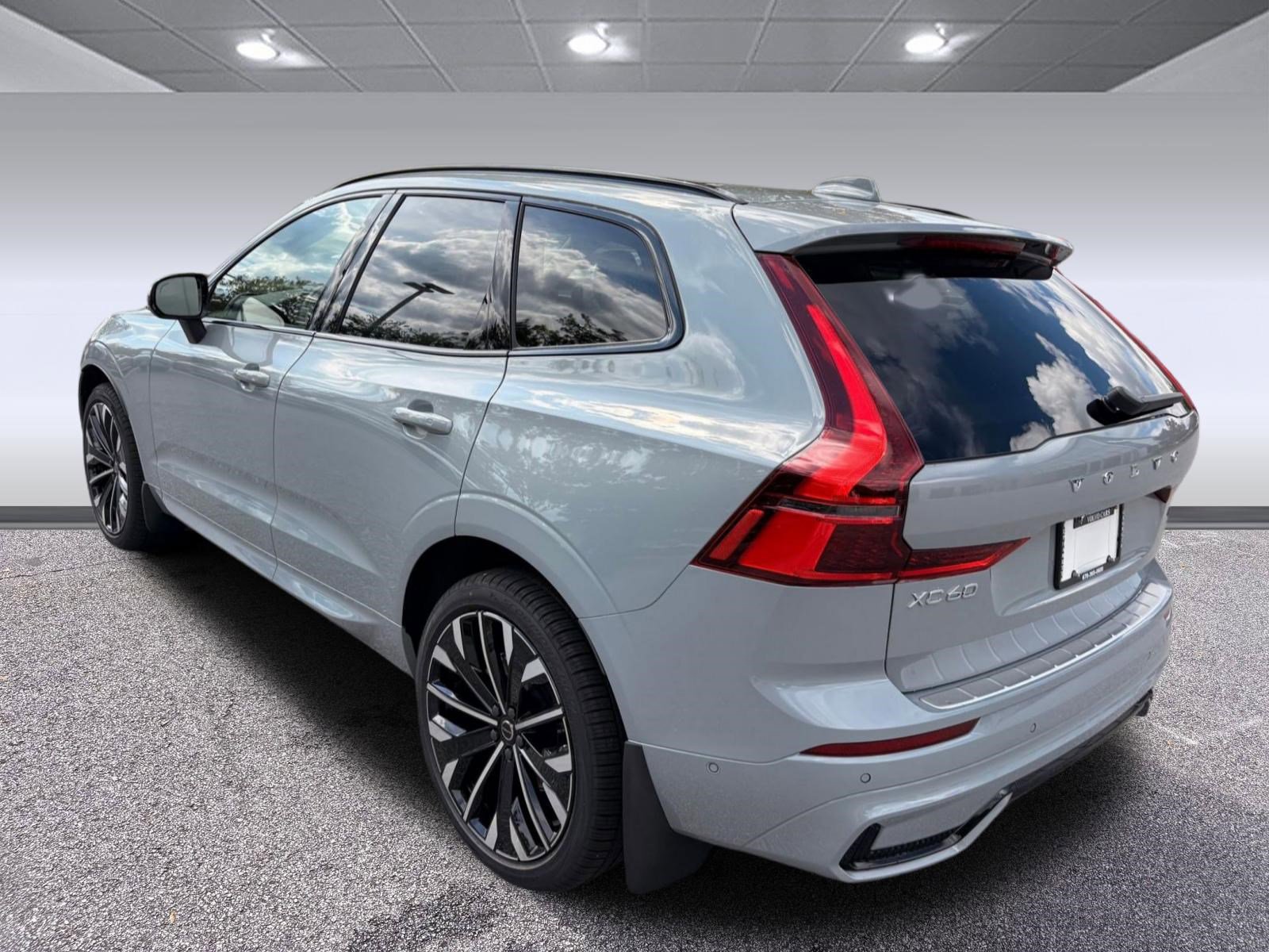 New 2026 Volvo XC60 B5 Ultra w/ Climate Package image 3