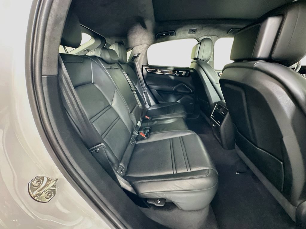 Certified 2023 Porsche Cayenne GTS AWD/4WD image 28