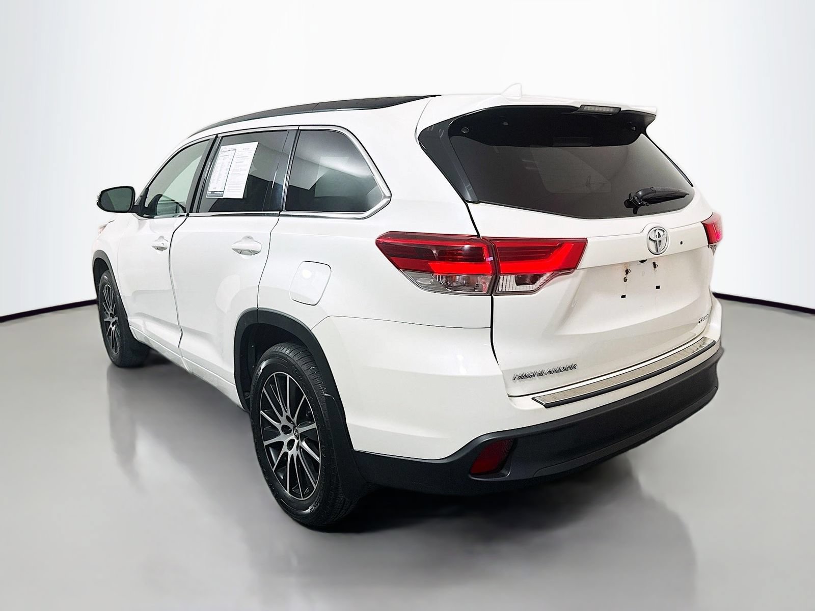 Used 2018 Toyota Highlander SE AWD/4WD image 5