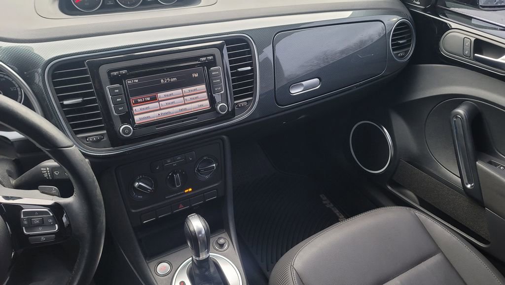 Used 2014 Volkswagen Beetle R-Line image 21