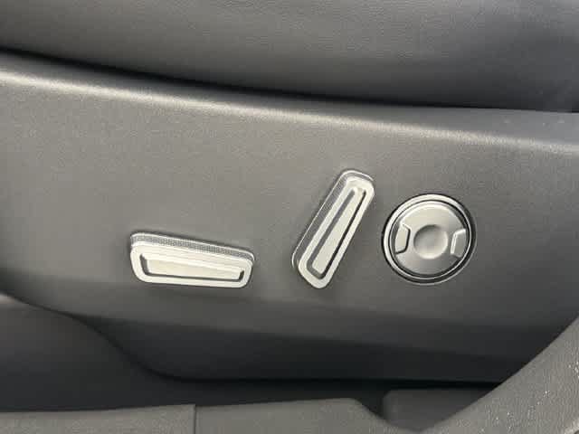 New 2026 Lincoln Nautilus Premier AWD/4WD image 16