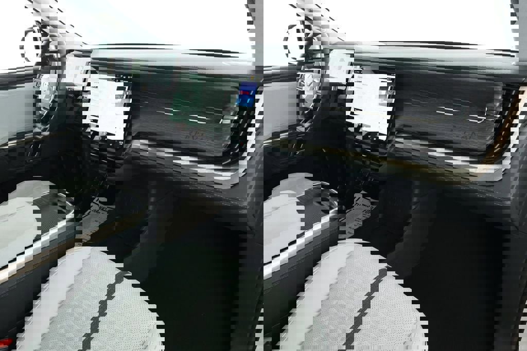 Used 2024 Rivian R1S Adventure image 27