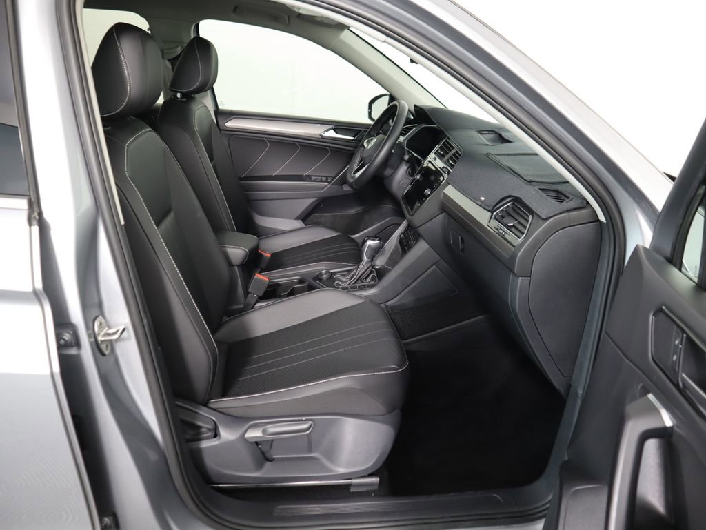 Used 2022 Volkswagen Tiguan SE w/ Panoramic Sunroof Package image 20