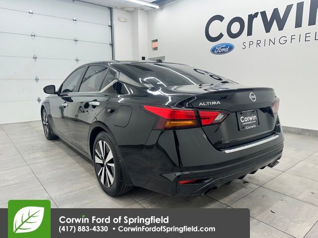 Used 2021 Nissan Altima 2.5 SV w/ SV Premium Package image 3