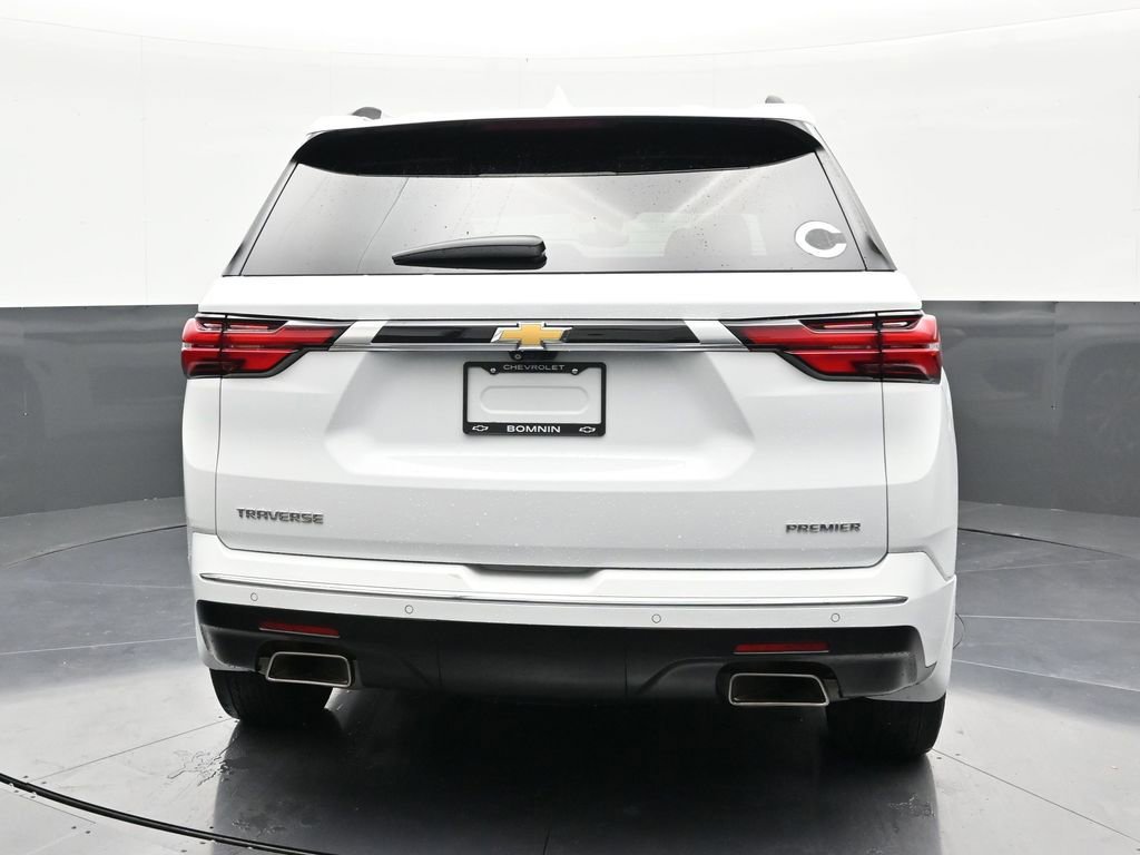 Used 2022 Chevrolet Traverse Premier FWD image 4