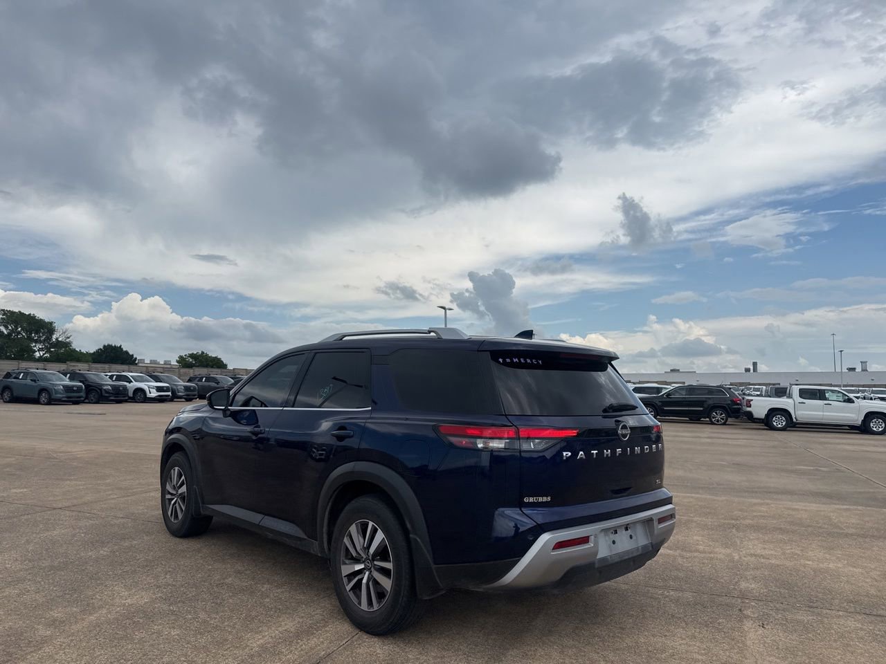 Certified 2022 Nissan Pathfinder SL w/ Lighting Package (N92) FWD image 14