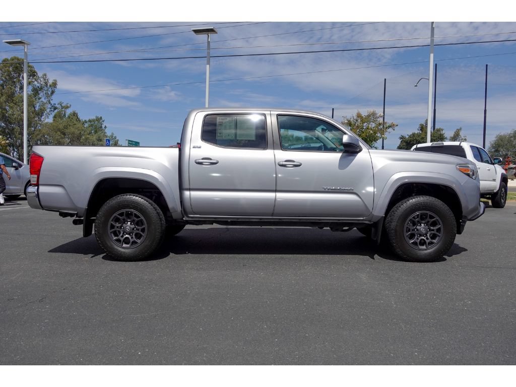 Used 2017 Toyota Tacoma SR5 w/ Tow Package AWD/4WD image 2