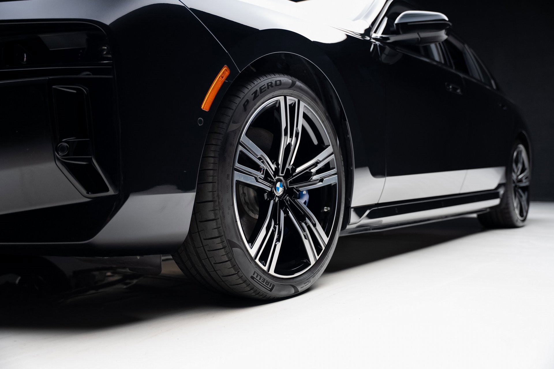 Used 2023 BMW i7 xDrive60 w/ Executive Package 2 image 76