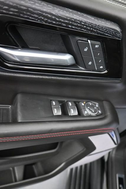 Used 2025 GMC Yukon AT4 Ultimate AWD/4WD image 13