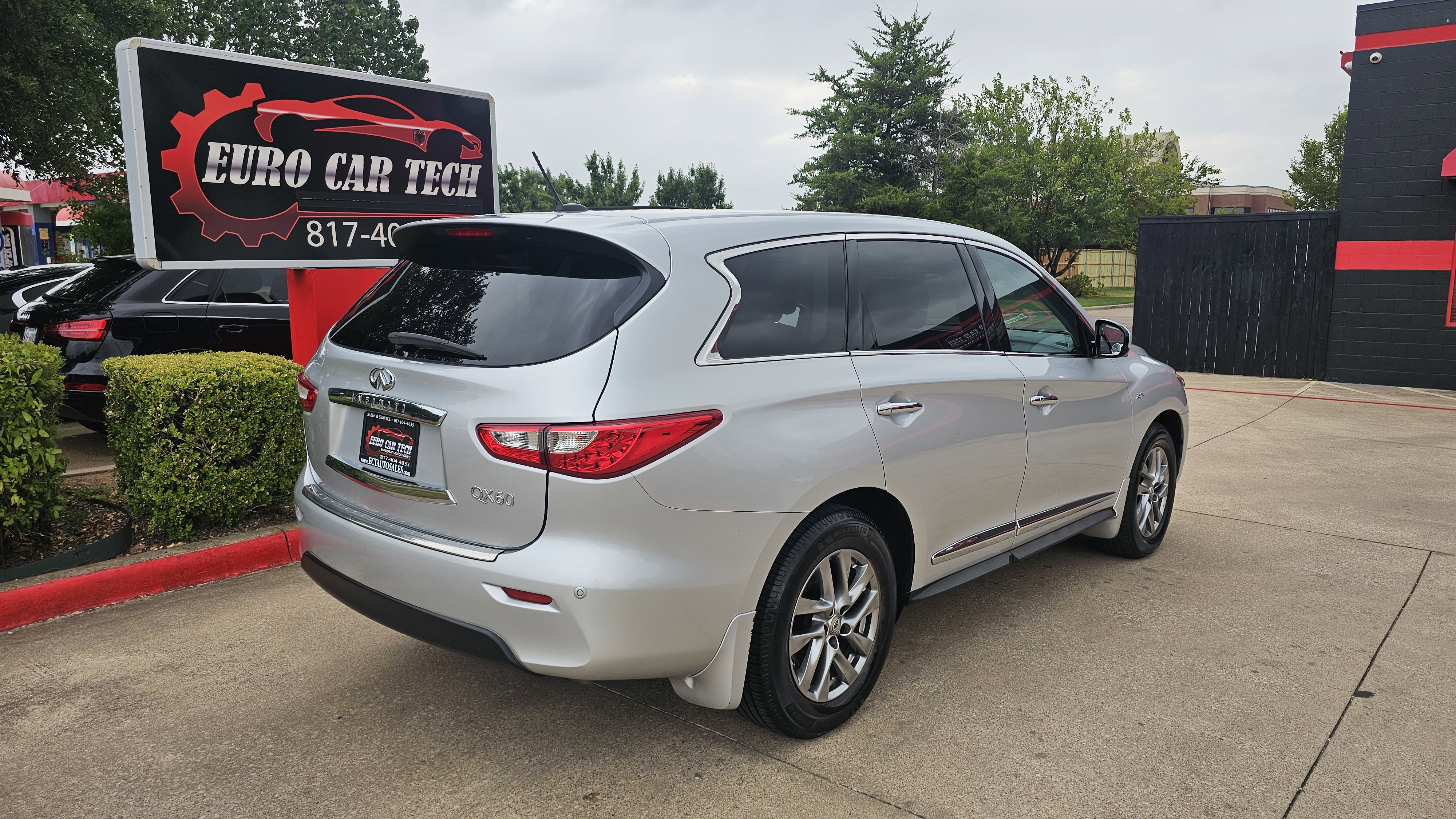 Used 2014 INFINITI QX60 AWD w/ Premium Plus Package image 8