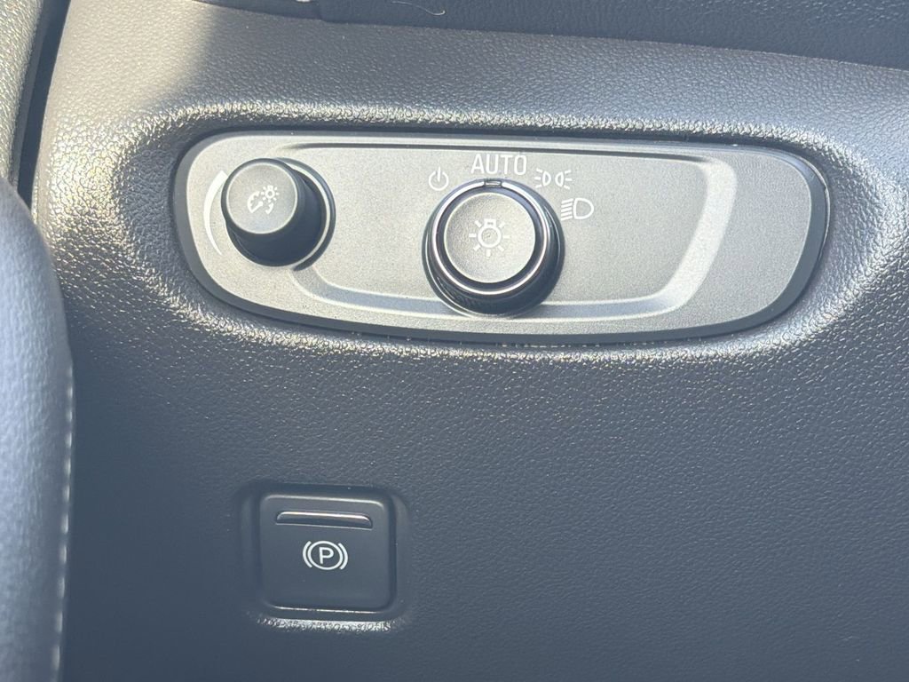 Used 2023 Chevrolet Blazer LT image 18