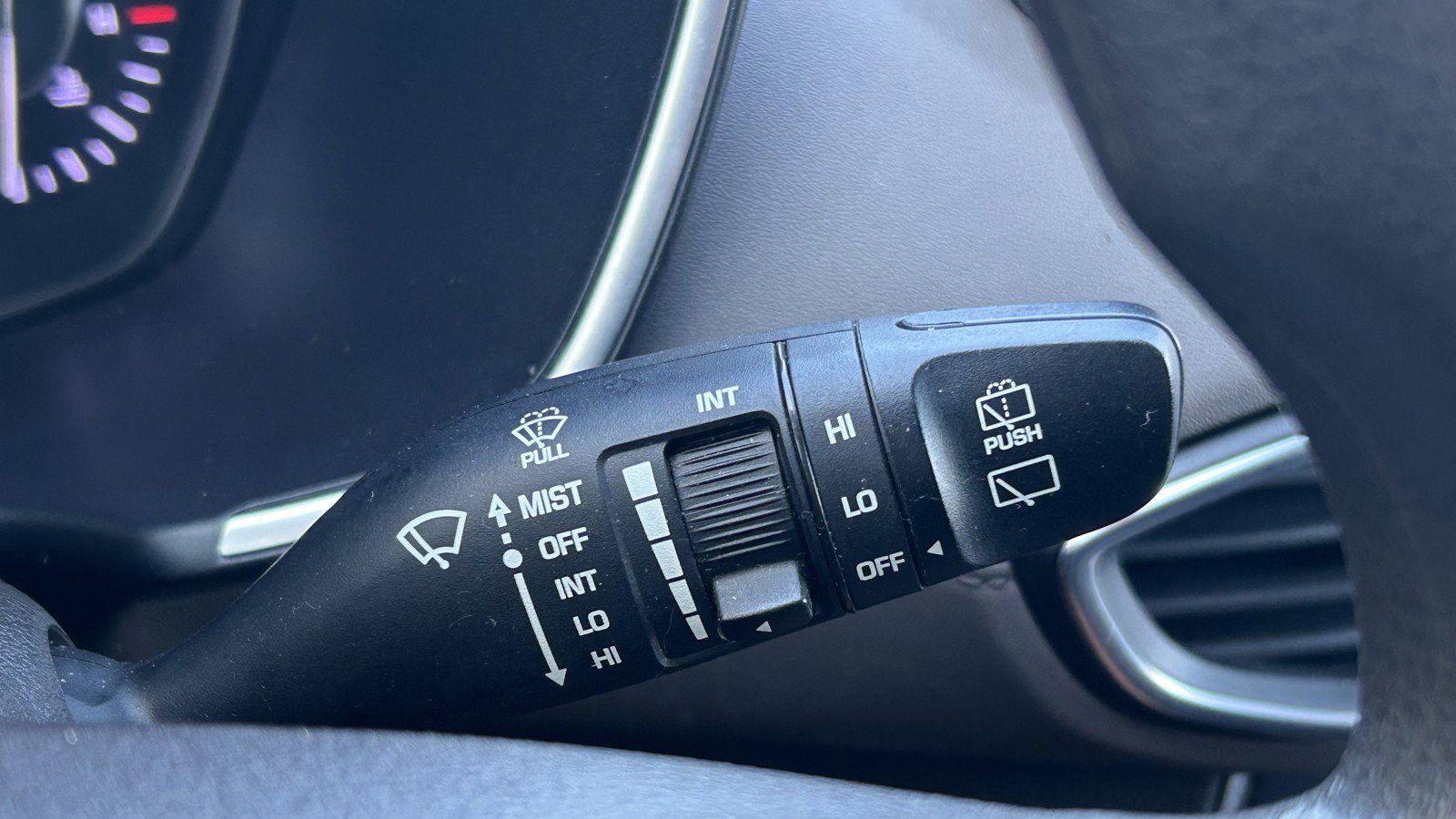 Used 2020 Hyundai Santa Fe SEL image 24