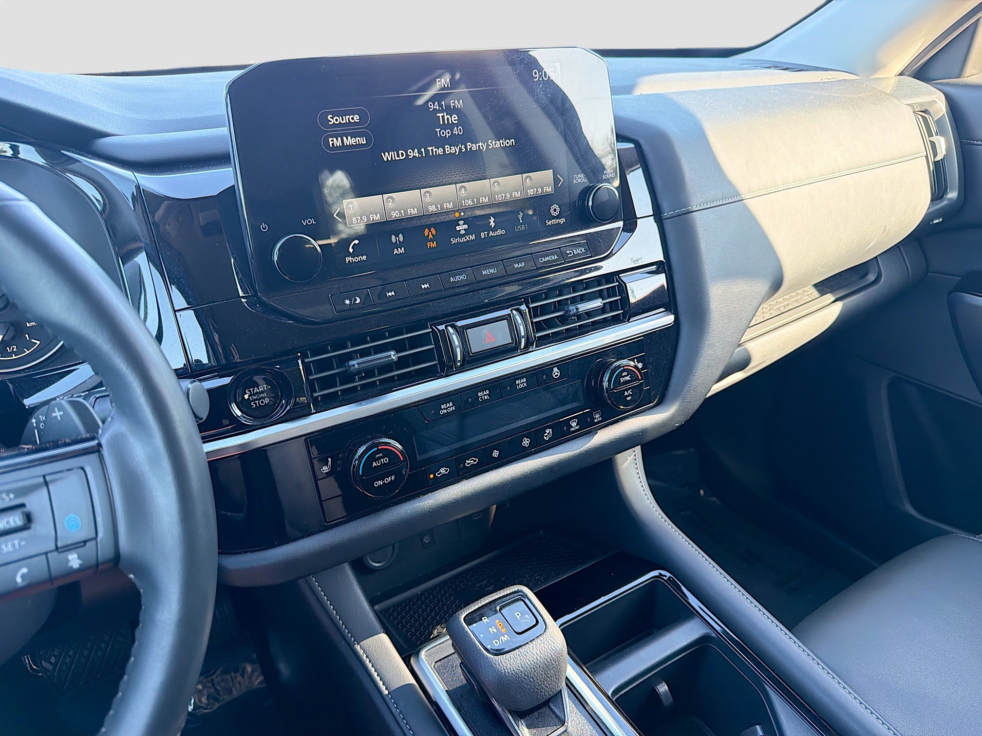 Used 2025 Nissan Pathfinder SL FWD image 28