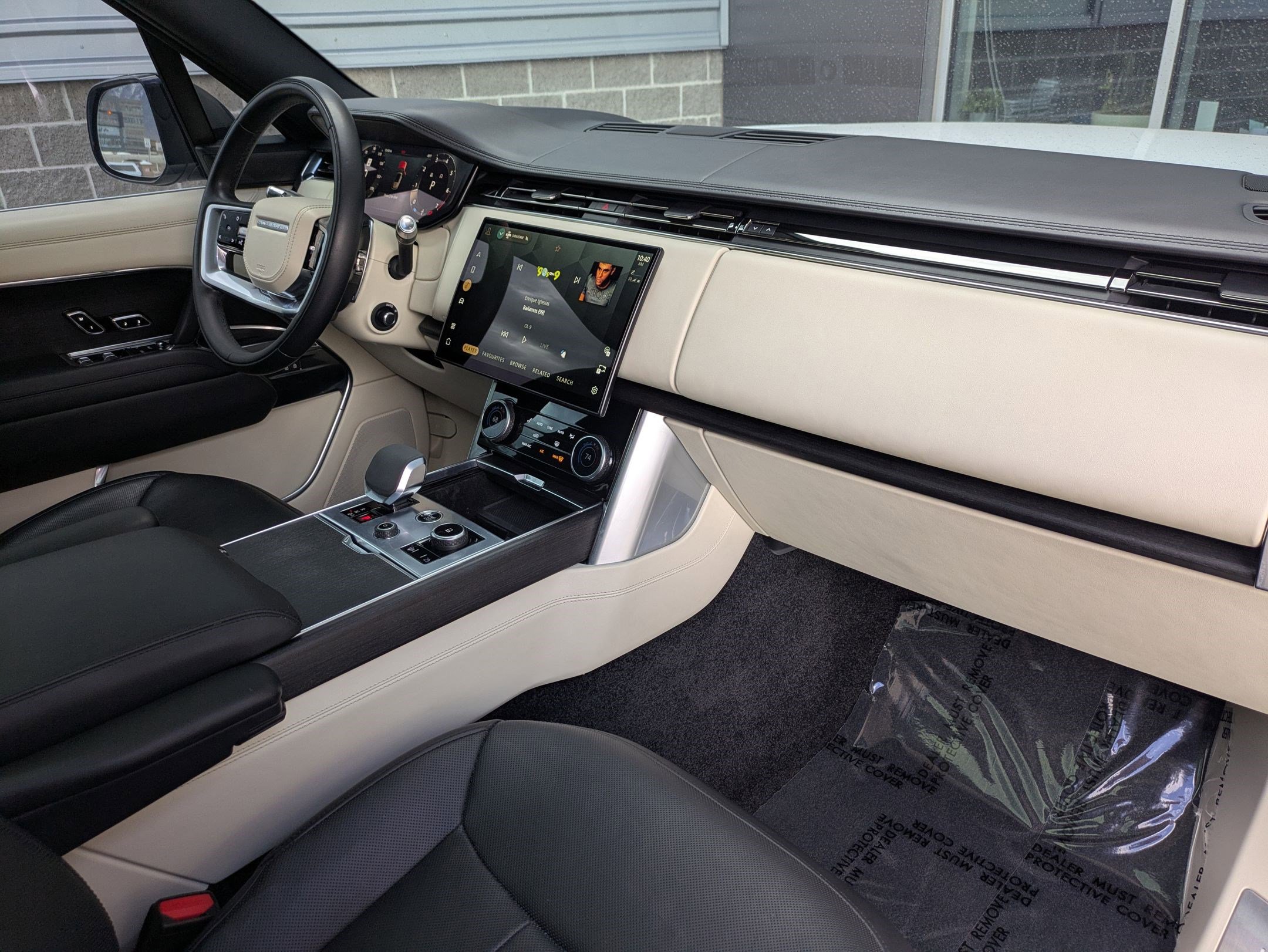 Certified 2022 Land Rover Range Rover Long Wheelbase SE image 33