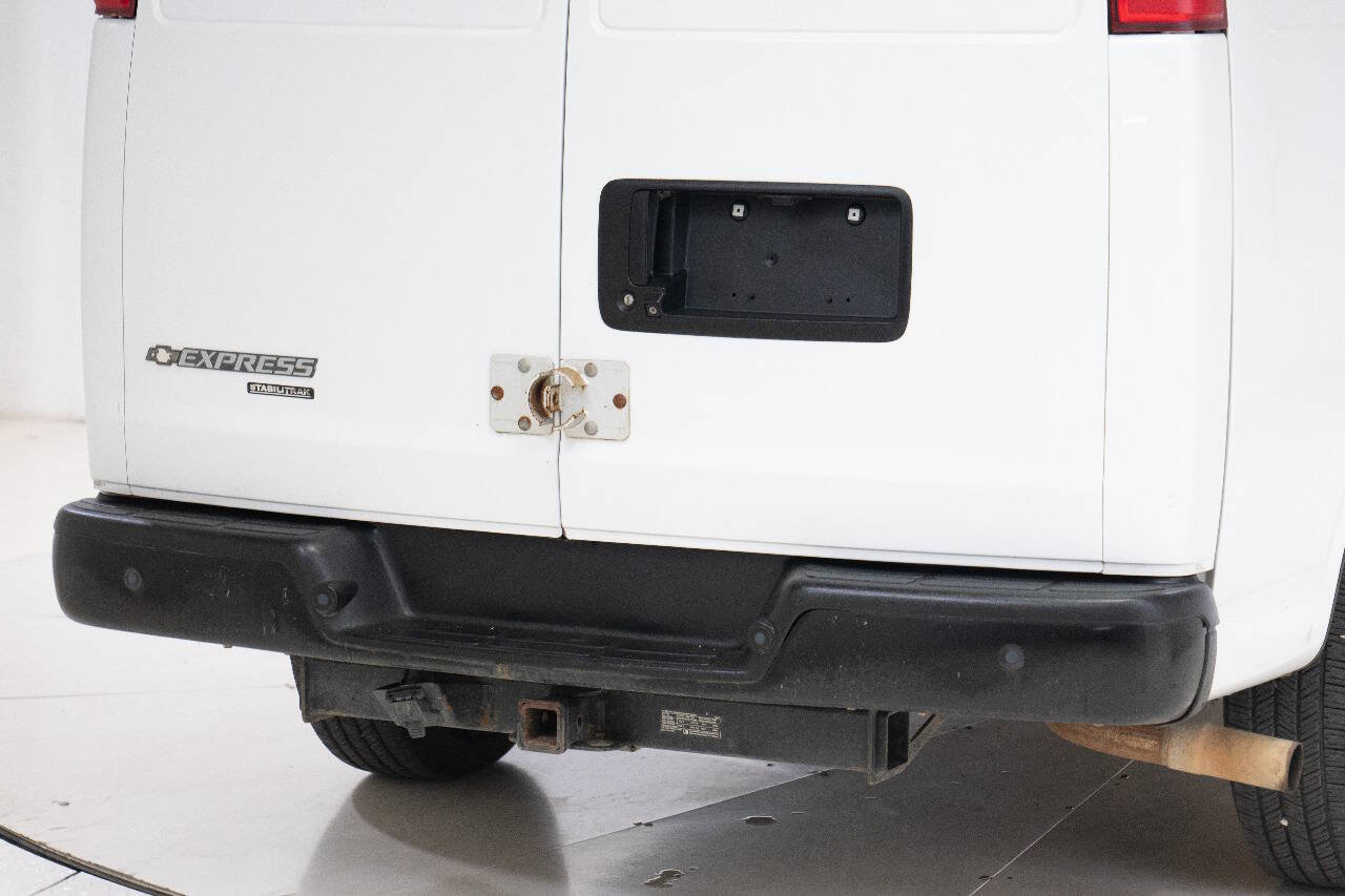 Used 2014 Chevrolet Express 3500 Extended RWD image 17